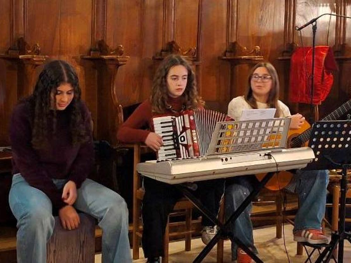 Πραγματοποιήθηκε η κοπή της Βασιλόπιτας των Κατασκηνώσεων  και η κλήρωση της Λαχειοφόρου Αγοράς