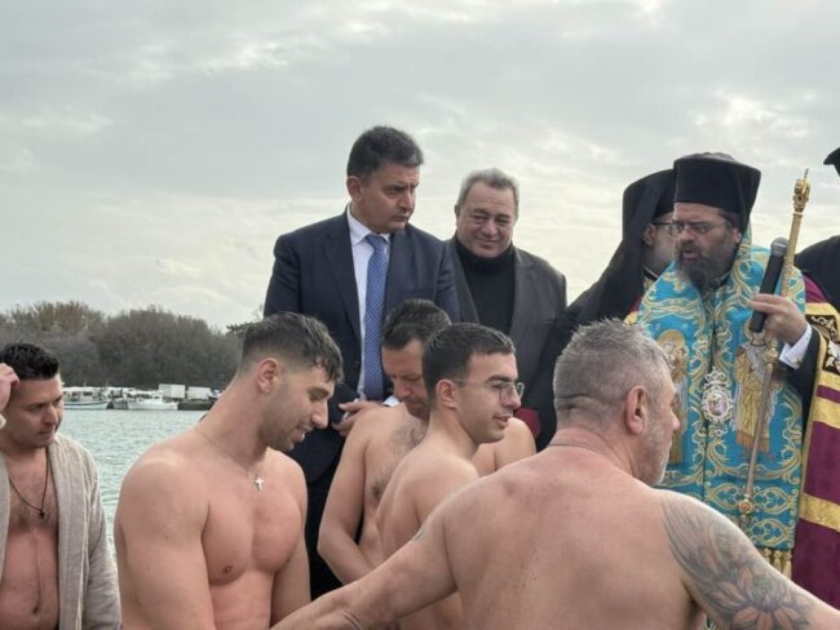 Πραγματοποιήθηκε με κάθε επισημότητα ο καθαγιασμός των υδάτων στη Μαρώνεια και στο Φανάρι Ροδόπης (φωτος+videos))