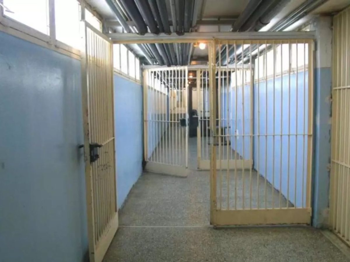 Προφυλακίστηκε στον Πύργο 48χρονος που αποπειράθηκε να σκοτώσει τη σύζυγό του