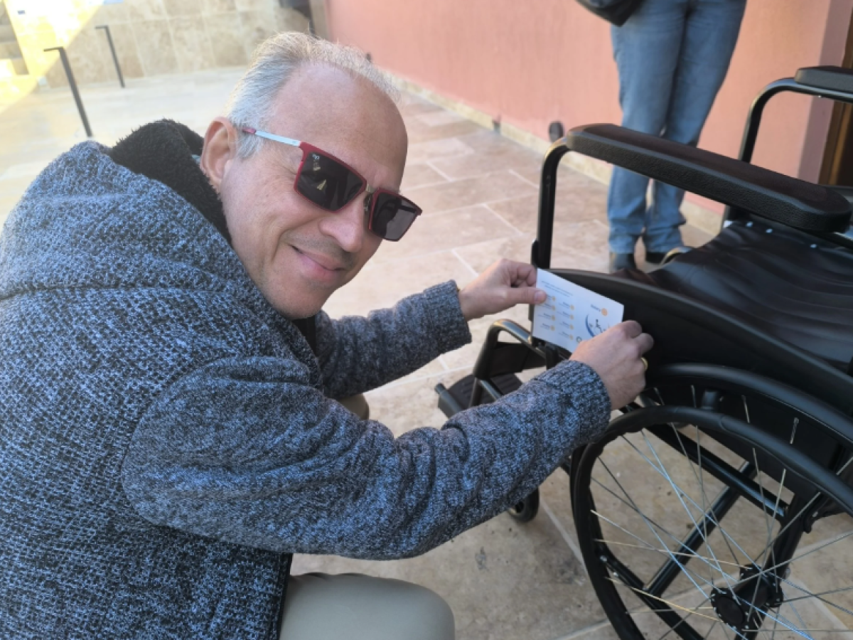 Πρόγραμμα «Χάρισε το Δώρο της Πρόσβασης 2.0»: Παράδοση Αναπηρικού Αμαξιδίου στο Αρχαίο Ωδείο Πατρών