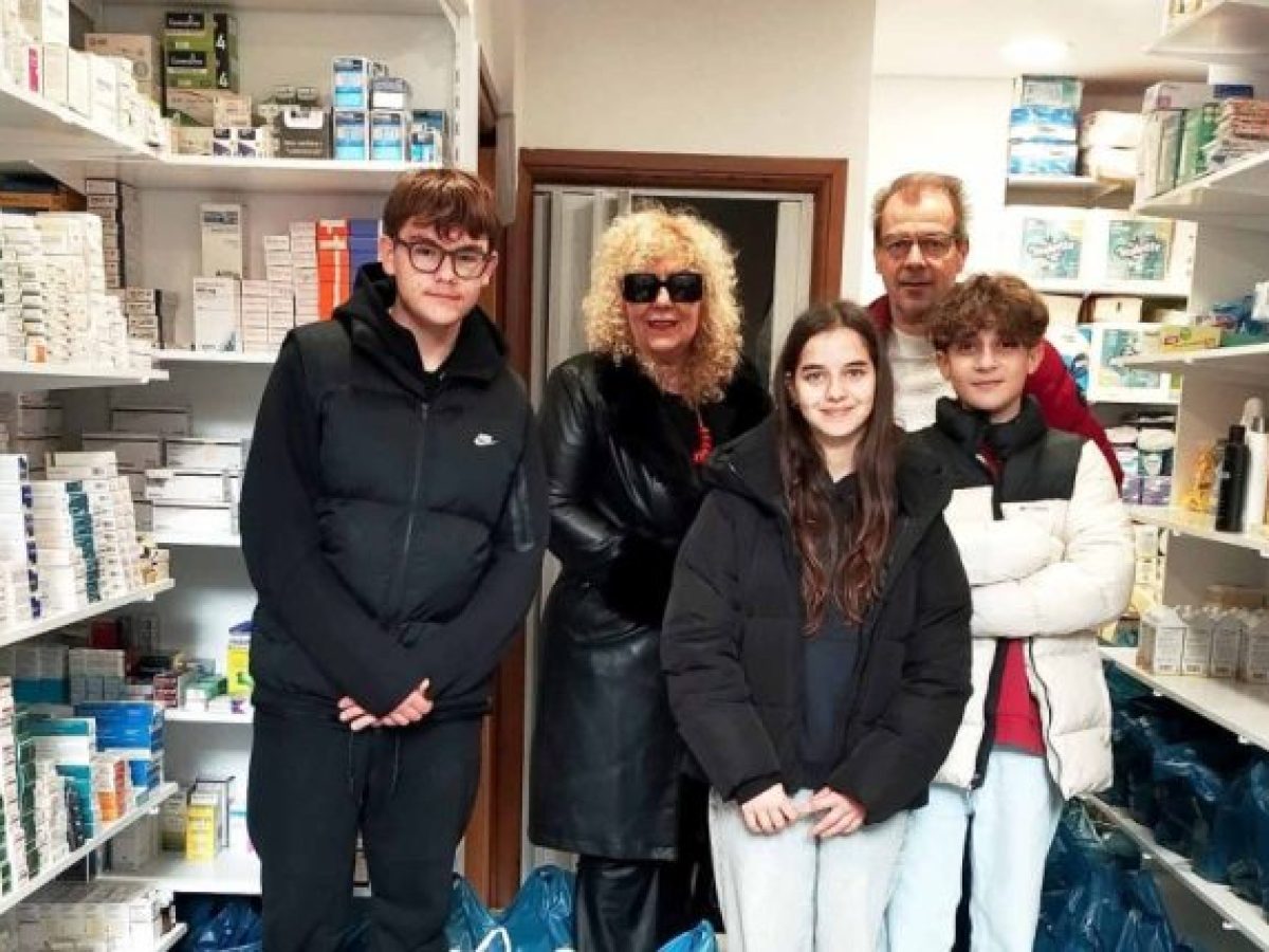 Προσφορά αγάπης στο κοινωνικό παντοπωλείο Καλαμπάκας από τα Eκπαιδευτήρια «Αθηνά»