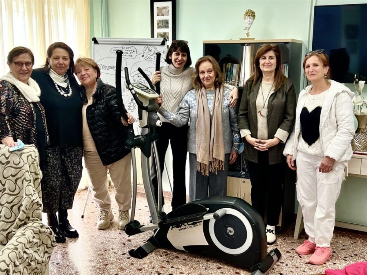 Προσφορά ενός αθλητικού ποδηλάτου στο Γηροκομείο Ρεθύμνου