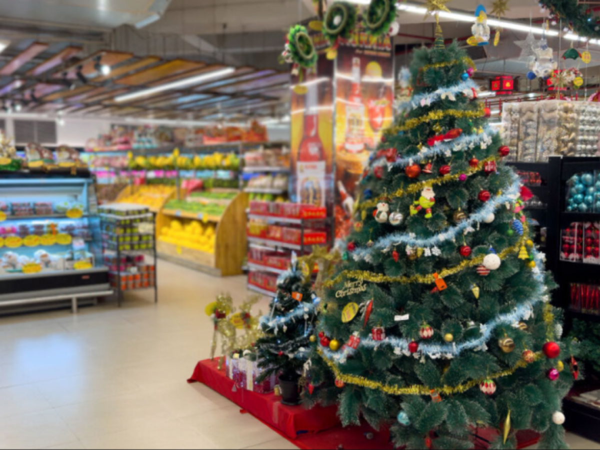 Πρωτοχρονιά 2026: Αυξημένη κίνηση στην αγορά – Το ωράριο καταστημάτων, σούπερ μάρκετ και τραπεζών