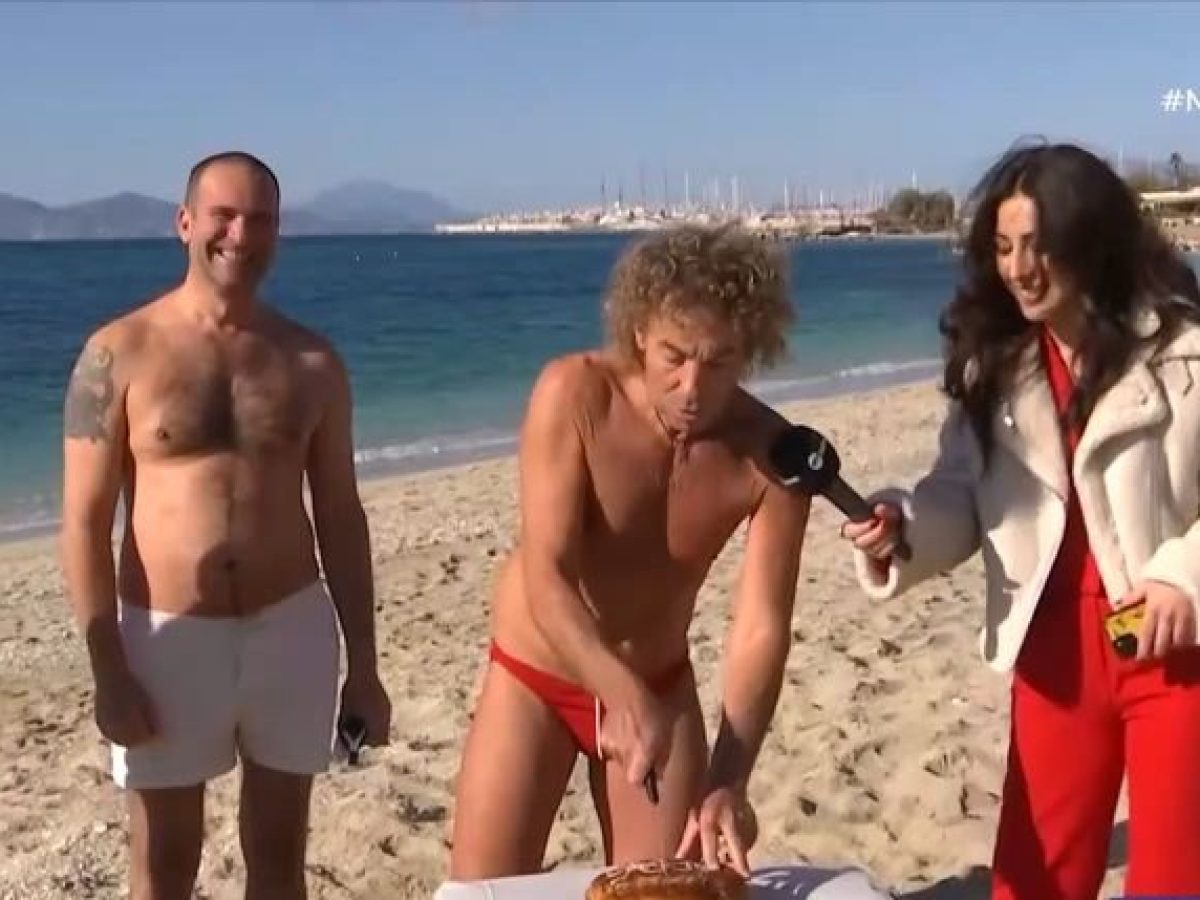 Πρωτοχρονιά με μακροβούτια: Οι χειμερινοί κολυμβητές του Αλίμου έκοψαν την πίτα τους στην παραλία (VIDEO)