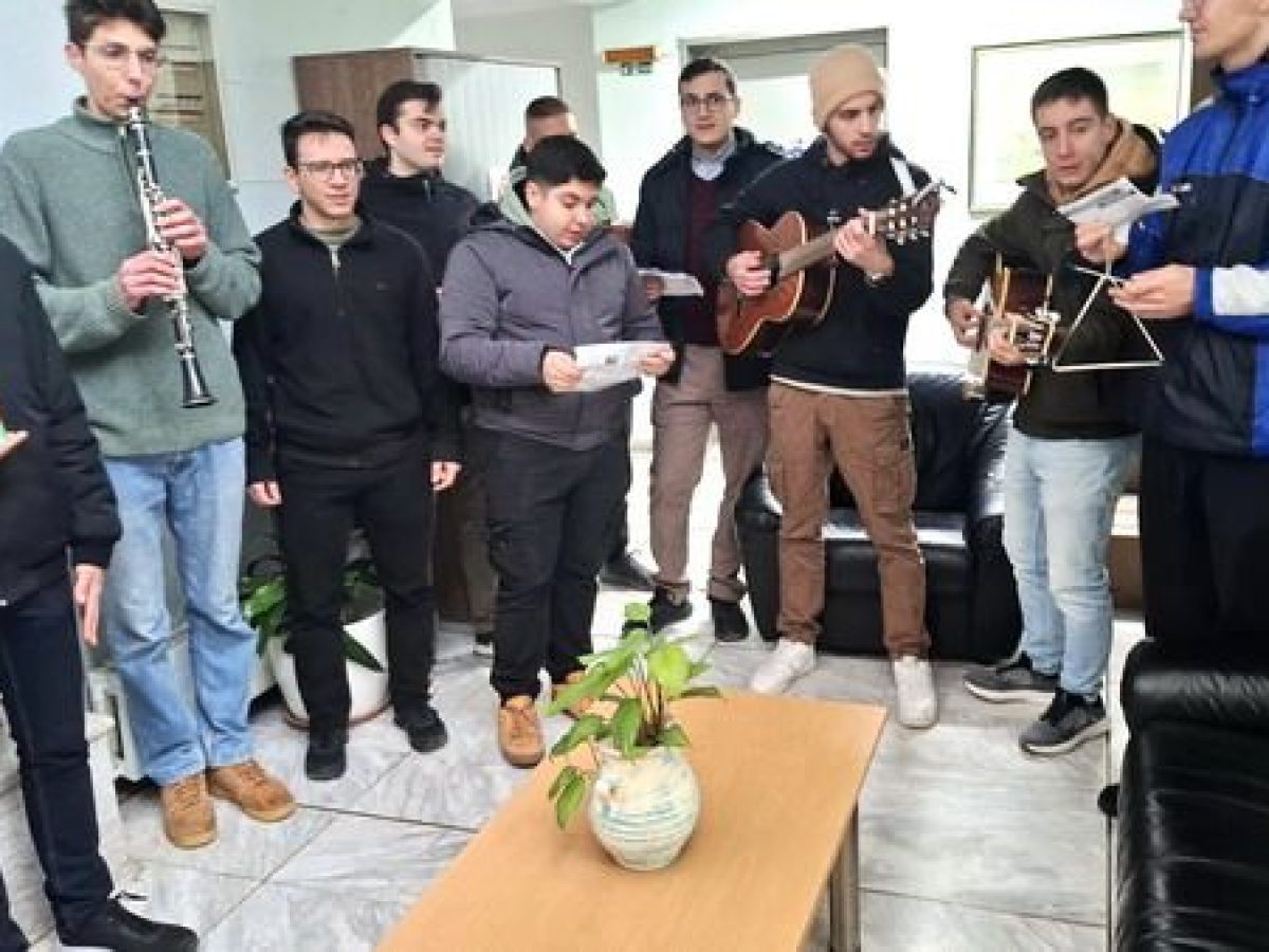 Πρωτοχρονιάτικες Ευχές και Κάλαντα για τον Δήμαρχο Ανδρέα Ευθυμίου (photos-vid)