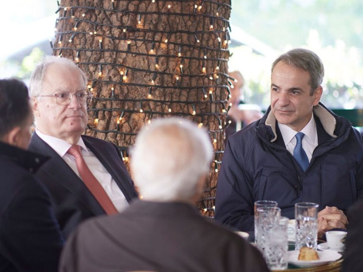 Πρωτοβουλία Μητσοτάκη για συναίνεση στις Ανεξάρτητες Αρχές, τι ζήτησε από τον Κακλαμάνη στον πρωτοχρονιάτικο καφέ