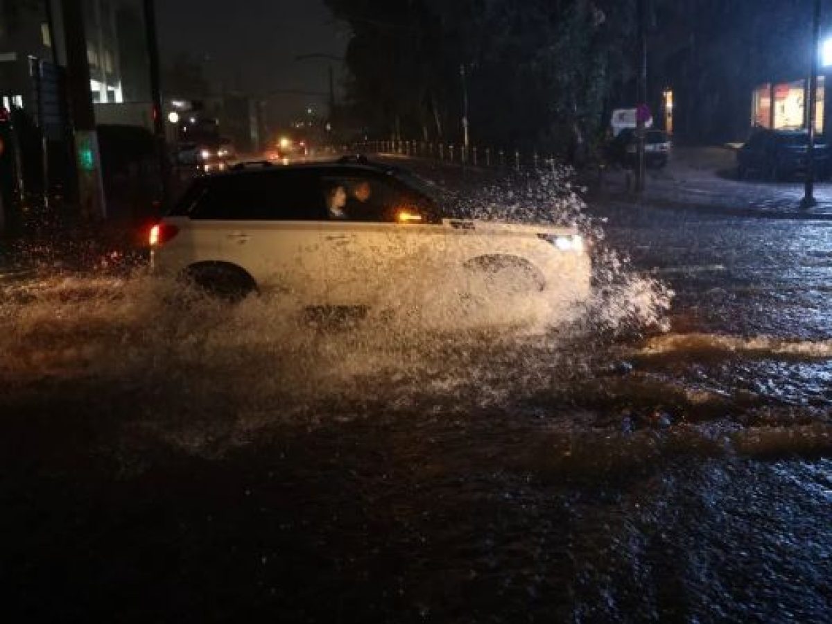 Προβλήματα σε Σπάτα και Νέα Μάκρη: Σφοδρή κακοκαιρία στην Αττική – Φούσκωσαν ποτάμια, μπήκαν νερά στο Μετρό- δύσκολες οι επόμενες ώρες – rpn