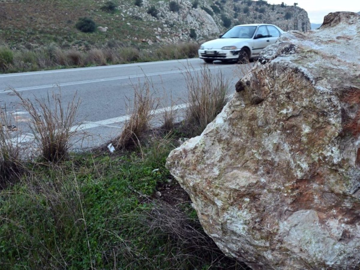 Πτώση βράχων και κατολισθήσεις – Δείτε σε ποια σημεία του οδικού δικτύου
