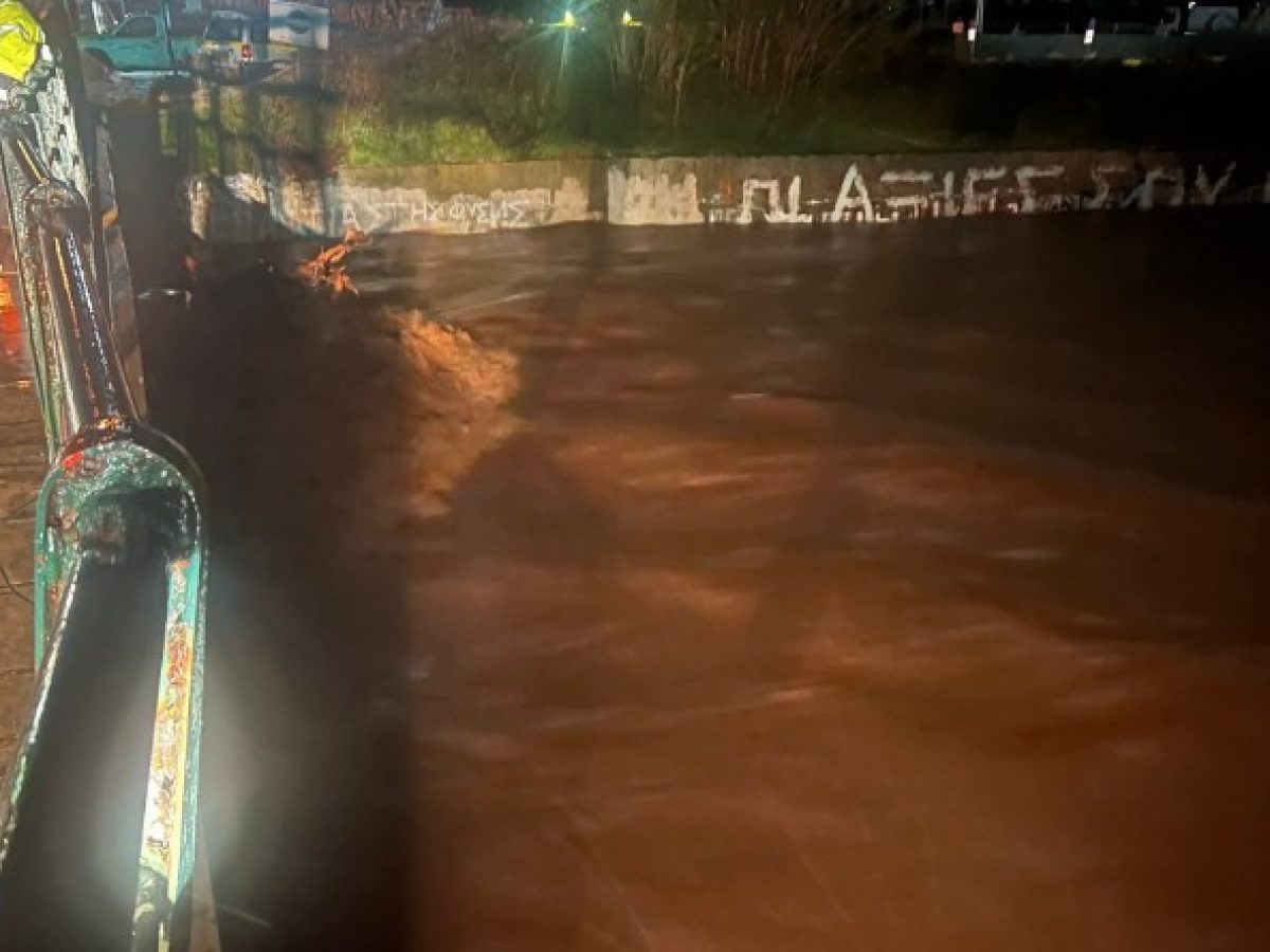 Ραφήνα: Πλημμύρισε το Μεγάλο Ρέμα – Προληπτική εκκένωση των κατοικιών! (φωτό)