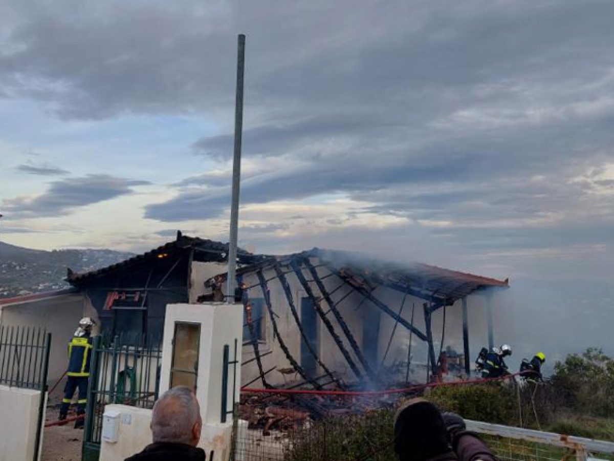 Ραφήνα: Συγκλονίζει γείτονας του 82χρονου που κάηκε μέσα στο σπίτι του – “Δεν πρόλαβε να βγει για να σωθεί”
