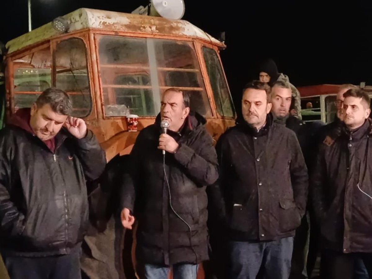 Ραγδαίες εξελίξεις στο μπλόκο Νίκαιας: Δεν πάνε αύριο Μαξίμου, ζητούν νέα συνάντηση και κλιμακώνουν τον αγώνα