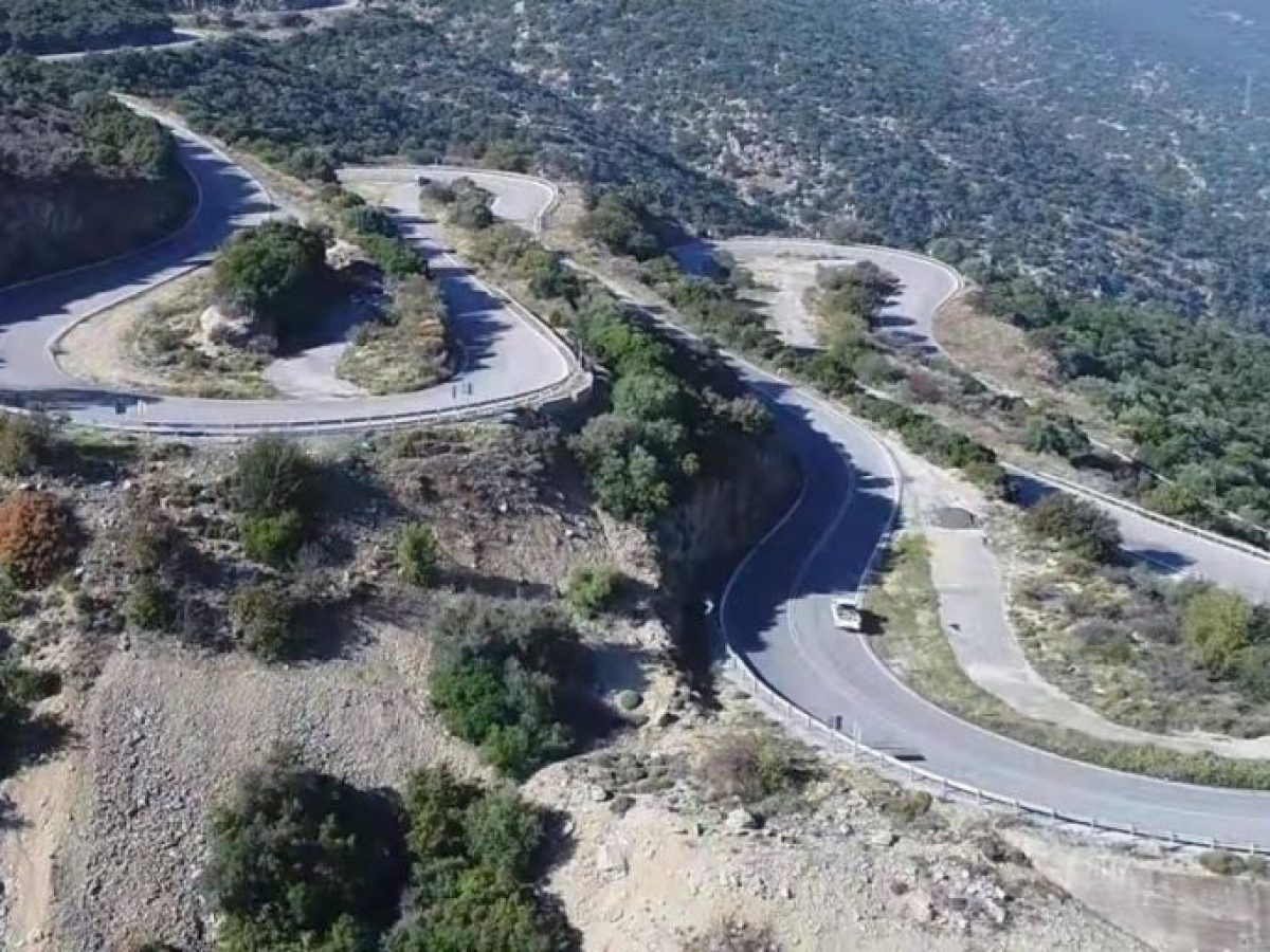 Ρίχνουν πίσσα στην Πελοπόννησο! Ποιους δρόμους της Αργολίδας αποφάσισε να φτιάξει η Περιφέρεια