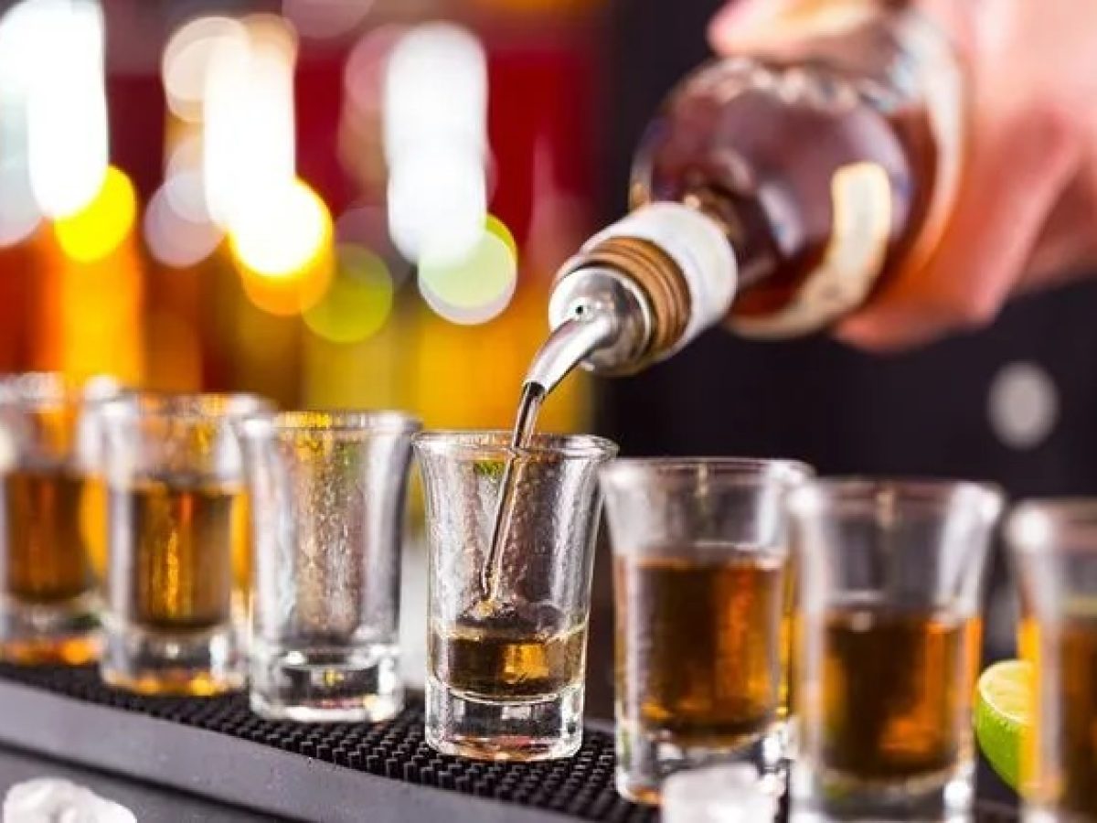 Ρόδος: Έδωσε αλκοόλ σε ανήλικο – Συνελήφθη ο 50χρονος ιδιοκτήτης καταστήματος, στην αστυνομία και η μητέρα