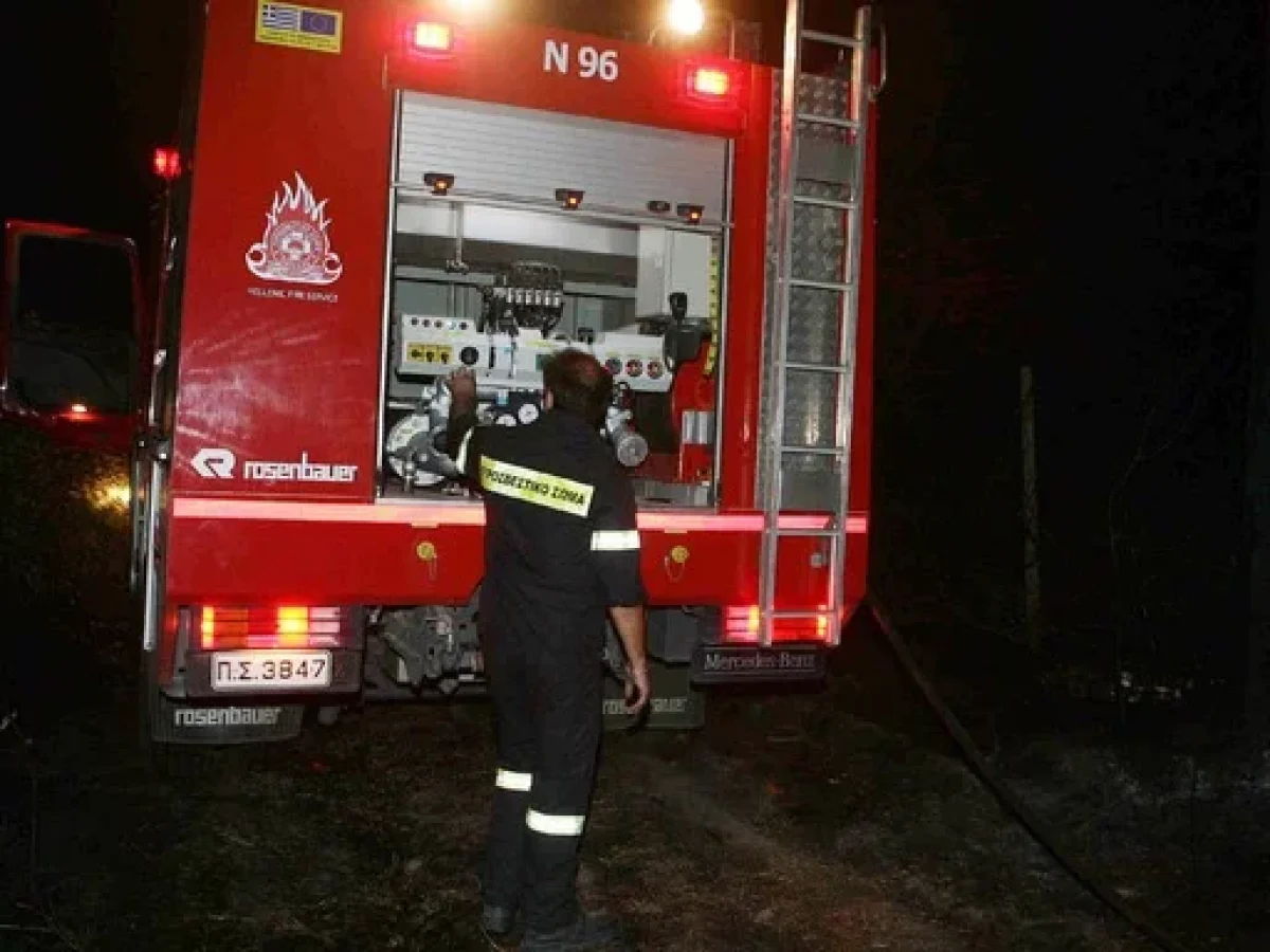 Ρόδος: Συνεχόμενες πτώσεις δέντρων απο τους ανέμους – Καταπλακωθήκαν οχήματα