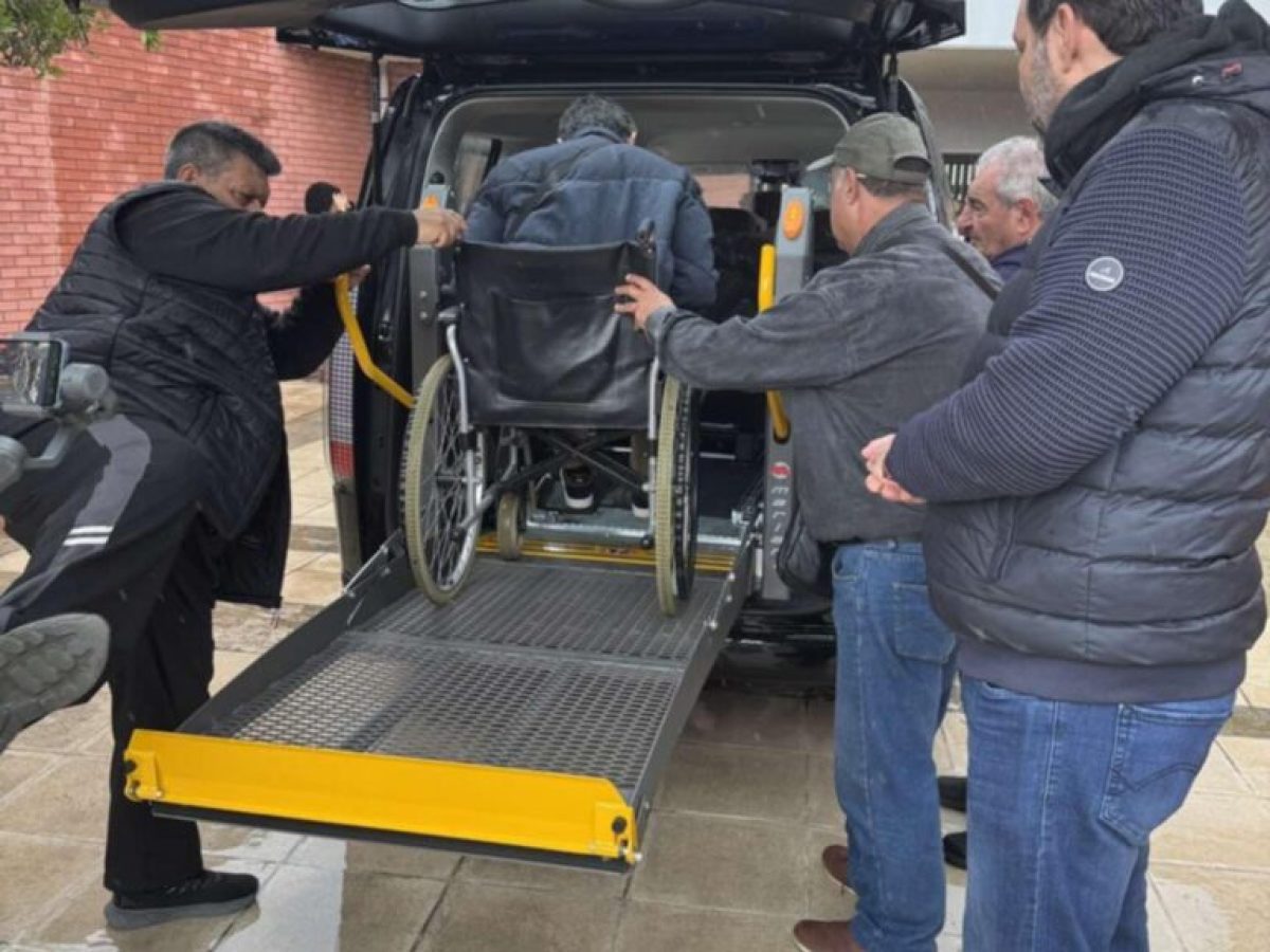 Ρόδος: Τελετή υποδοχής και αγιασμού του δωρισθέντος νέου ειδικού οχήματος μεταφοράς του Συλλόγου ΑΜΕΑ Επαρχίας Ρόδου