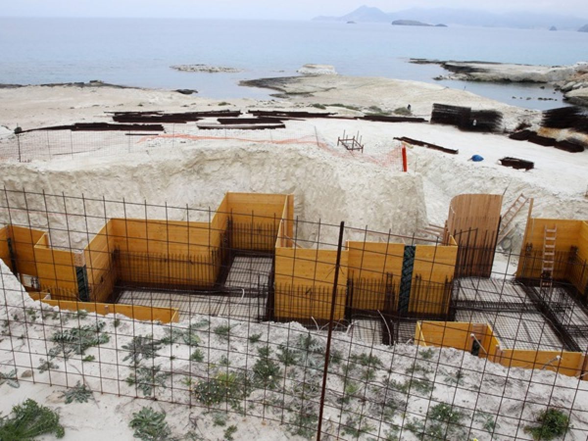 Σαρακήνικο Μήλου:  Διορία ενός μήνα για πλήρη αποκατάσταση του χώρου έδωσε το ΥΠΕΝ στην εταιρεία που είχε σκάψει το Σαρακήνικο για να χτίσει το 5στερο ξενοδοχείο έκτρωμα