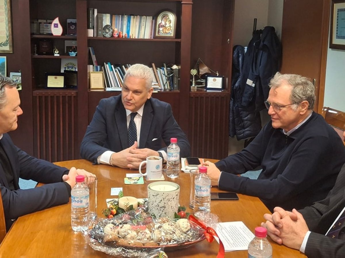 &Sigma;&chi;ό&lambda;&iota;&omicron; &gamma;&iota;&alpha; &Gamma;&rho;&omicron;&iota;&lambda;&alpha;&nu;&delta;ί&alpha; &mu;έ&sigma;&omega;&hellip; &Pi;&alpha;&tau;&rho;ώ&nu;