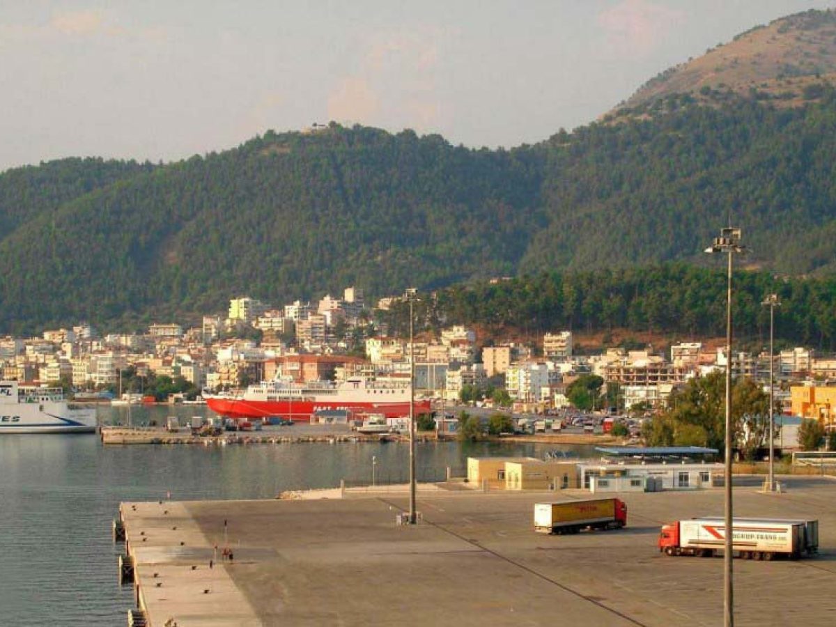 Σε αποκλεισμό της Εγνατίας Οδού προχώρησαν αγρότες και κτηνοτρόφοι στη Θεσπρωτία