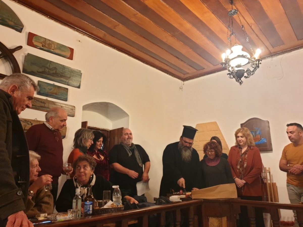 Σε εορταστικό κλίμα η κοπή της πρωτοχρονιάτικης βασιλόπιτας της Θεατρικής Ομάδας Λέρου