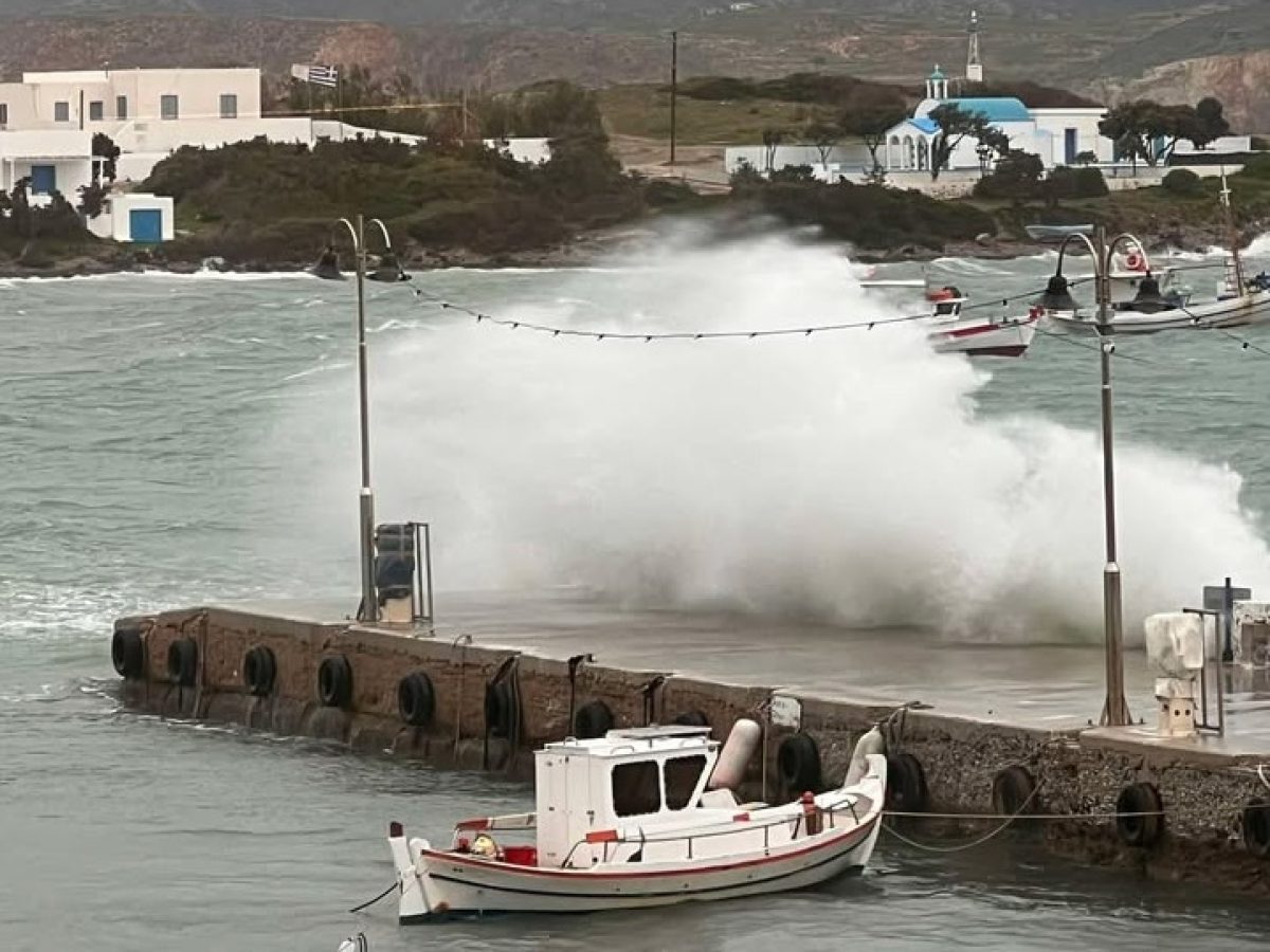 Σε εξέλιξη έντονα καιρικά φαινόμενα στη Μήλο