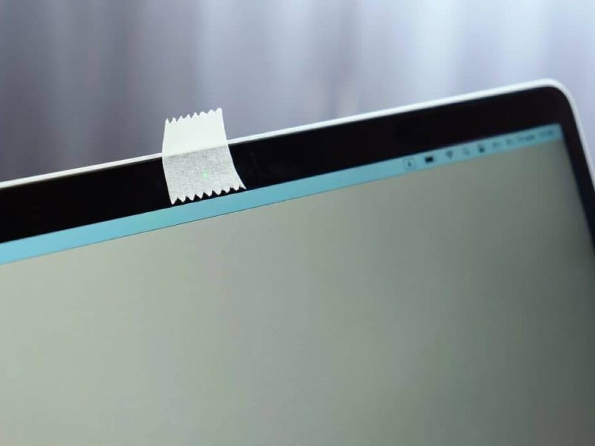 Σε κατασκοπεύει η κάμερα του laptop; Πώς μπορείς να το ελέγξεις