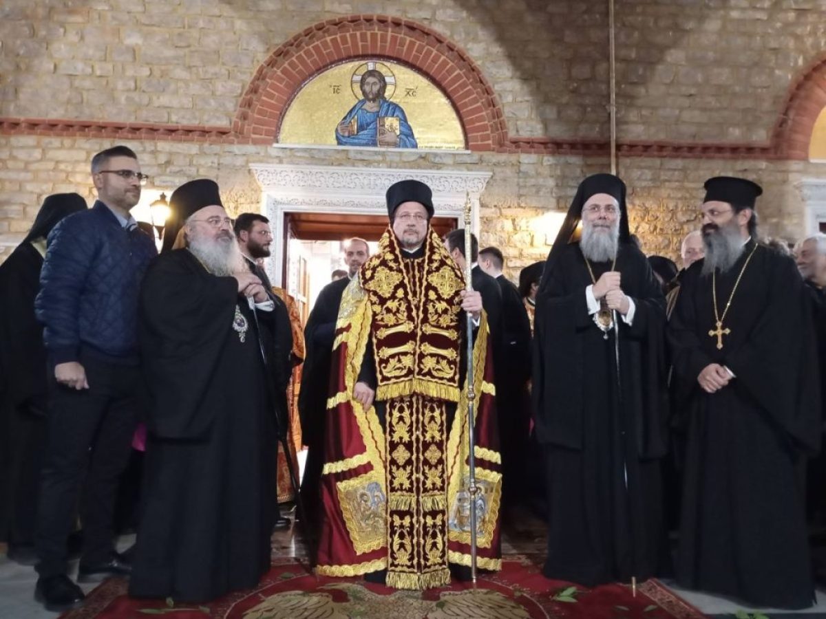 Σε κλίμα συγκίνησης ο Τρισαρχιερατικός Εσπερινός για τον Άγιο Δημήτριο Γκαγκαστάθη στον Μητροπολιτικό Ναό Τρικάλων