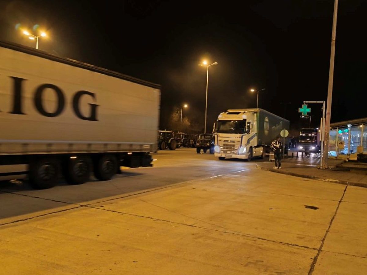 Σέρρες: Κλιμακώνουν τον αγώνα τους οι αγρότες –  Κλειστό το Τελωνείο Προμαχώνα για φορτηγά επ’ αόριστον