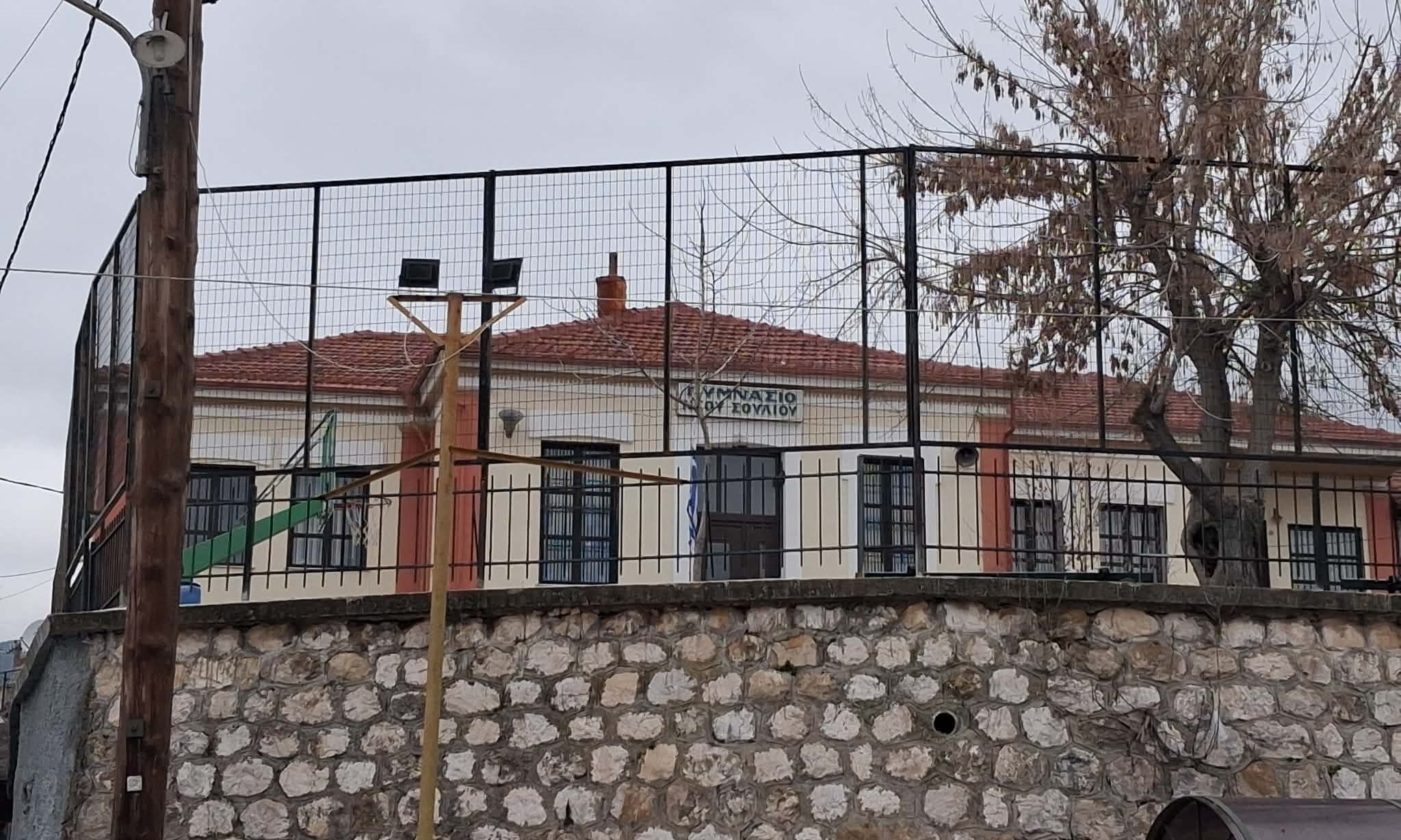serres-se-diathesimotita-i-kathigitria