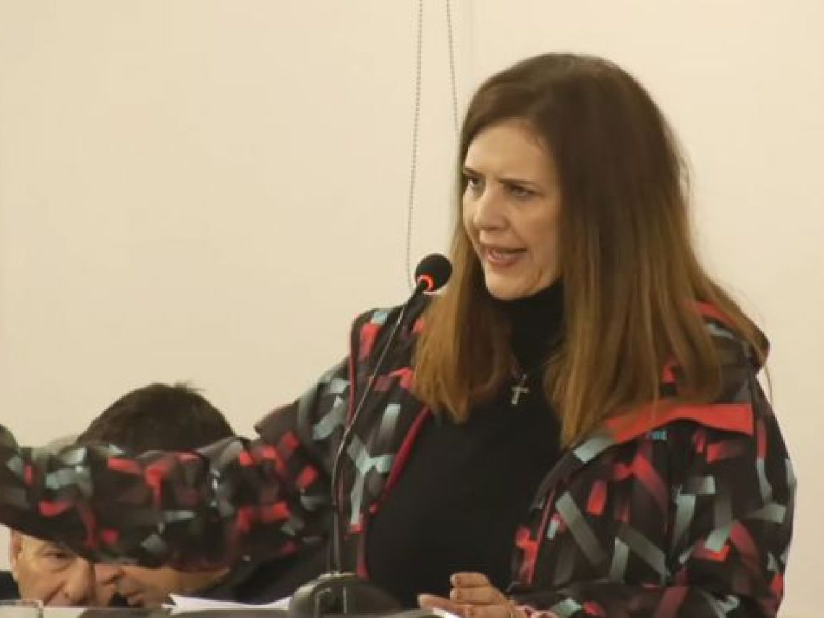 Σφοδρή κριτική Ντίνας Νικολάκου για τη διάλυση της Μερχίας και την υποβάθμιση της 124 ΠΒΕ