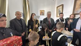 sigkinisi-chamogela-ke-elpida-sto
