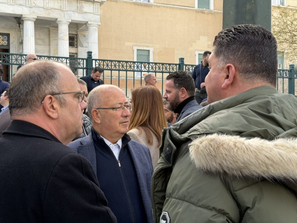 Συμμετοχή Δημάρχου Θήρας στην κινητοποίηση της ΚΕΔΕ έξω από τη Βουλή των Ελλήνων