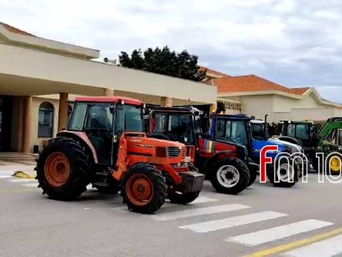 Συμβολικός αποκλεισμός του αεροδρομίου Λήμνου από τους αγρότες | Στο πλευρό τους ο Αλιευτικός Σύλλογος (video)