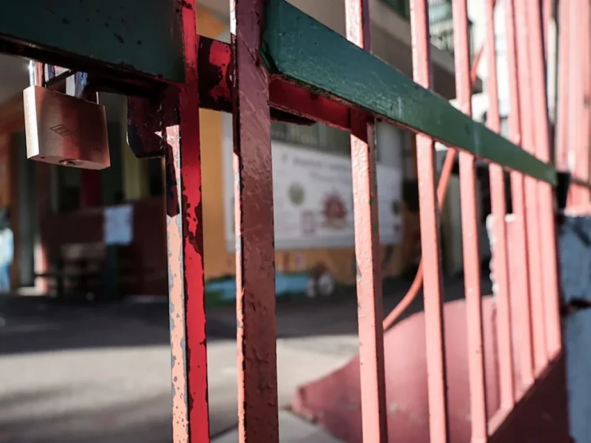 Συναγερμός σε σχολική μονάδα της Γλυφάδας: 16χρονος εντοπίστηκε με μαχαίρια και κόφτη μέσα σε ΕΠΑΛ