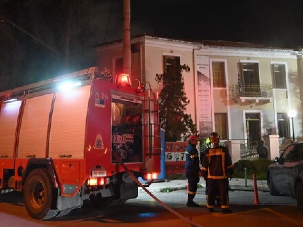 Συναγερμός στο Μοσχάτο: Φωτιά στο Πνευματικό Κέντρο (εικόνες)