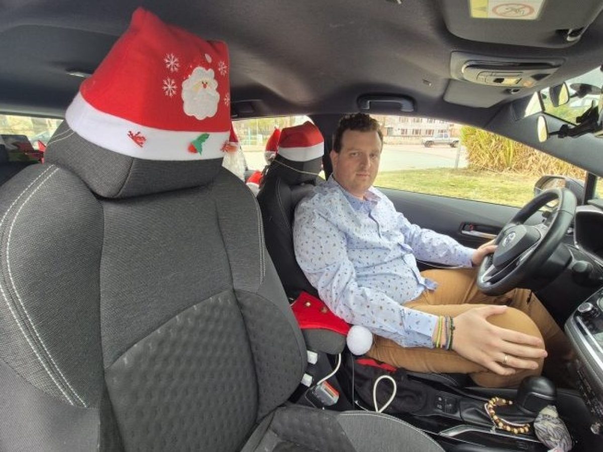 Συναντήσαμε στα Τρίκαλα τον «ταξιτζή των Χριστουγέννων» Πάνο Ζηκάκη