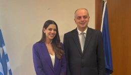 sinantisi-christou-kapetanou-me-ti