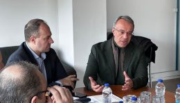 sinantisi-christou-staikoura-me-to