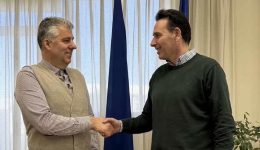 sinantisi-eps-evrou-me-ton