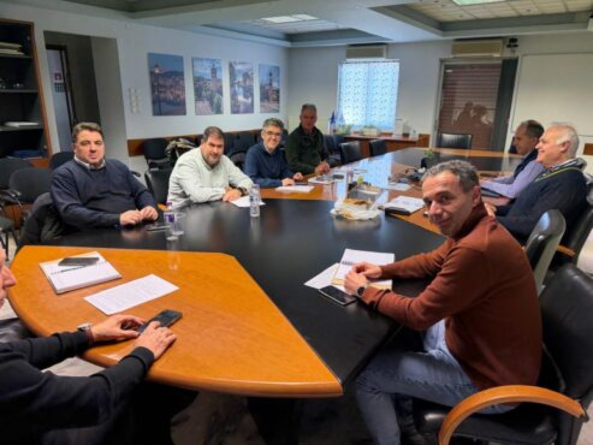 Συνάντηση εργασίας για την πρόοδο των μελετών του νέου επιχειρησιακού κόμβου ΕΚΑΒ και Πυροσβεστικής Υπηρεσίας στα Γρεβενά