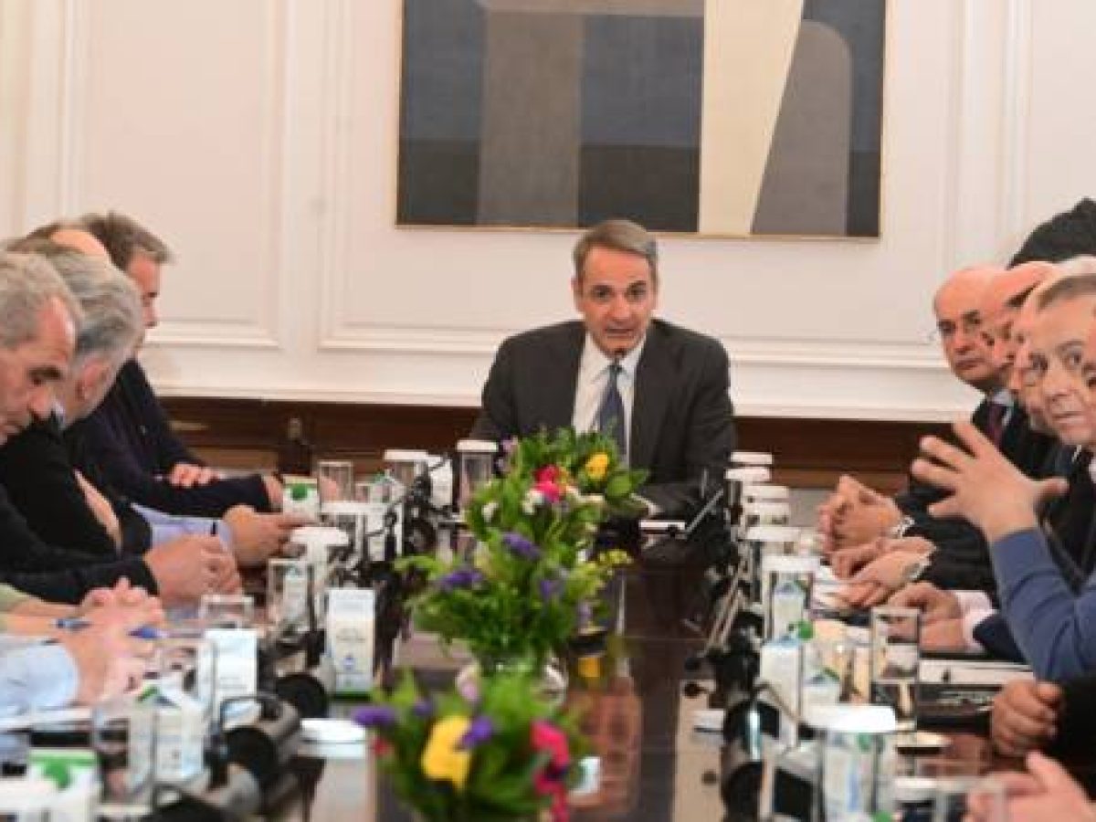 Συνάντηση Μητσοτάκη με αγρότες: «Παράθυρο» για βελτιώσεις. Στο τραπέζι λύσεις για ΑΤΑΚ και ρεύμα