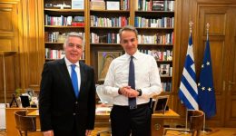 sinantisi-sto-megaro-maximou-tou-1