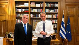 sinantisi-sto-megaro-maximou-tou-2