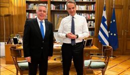 sinantisi-sto-megaro-maximou-tou