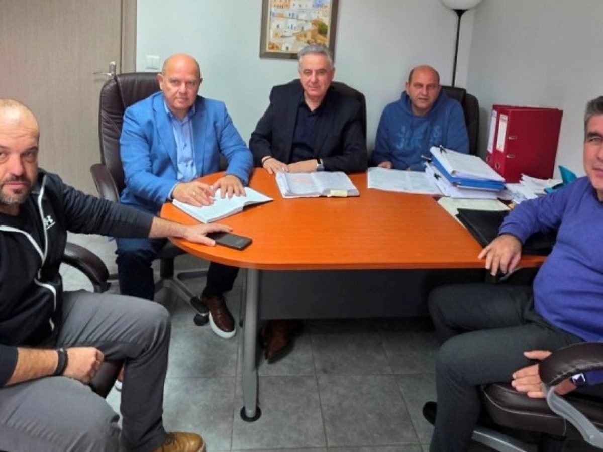 Συνάντηση Θ. Καββαδά με τη Δημοτική Αρχή Μεγανησίου για τη χρηματοδότηση και υλοποίηση έργων στο νησί