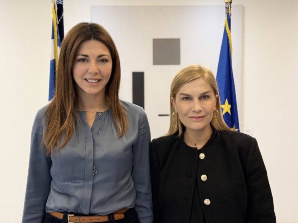 Συνάντηση της Υφυπουργού Μετανάστευσης και Ασύλου με την Υπουργό Παιδείας