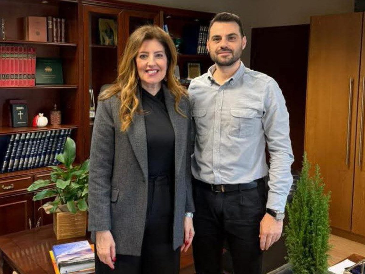 Συνάντηση της Κωνσταντίνας Καραμπατσώλη με τον νέο Δήμαρχο Διρφύων-Μεσσαπίων Αντώνη Σπυρόπουλο