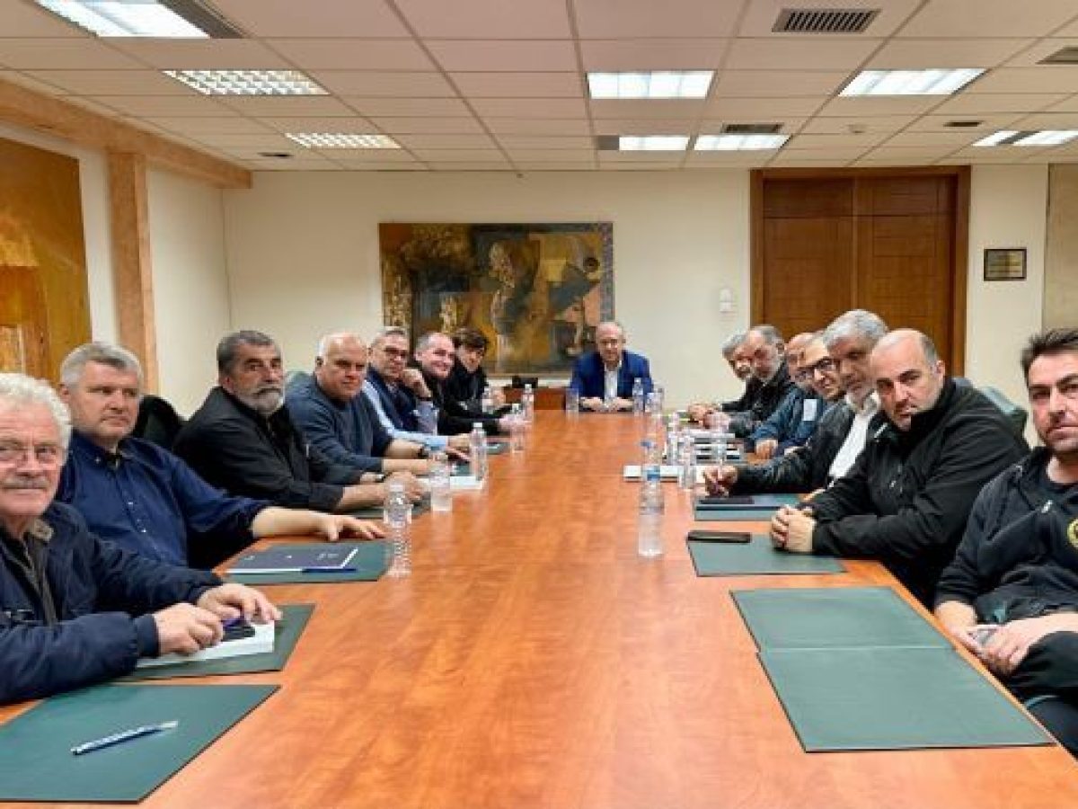 Συνάντηση του Τάκη Θεοδωρικάκου με τους εκπροσώπους των λαϊκών αγορών