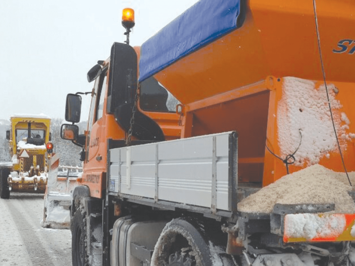 Συνεχίστηκαν και χθες οι αποχιονισμοί