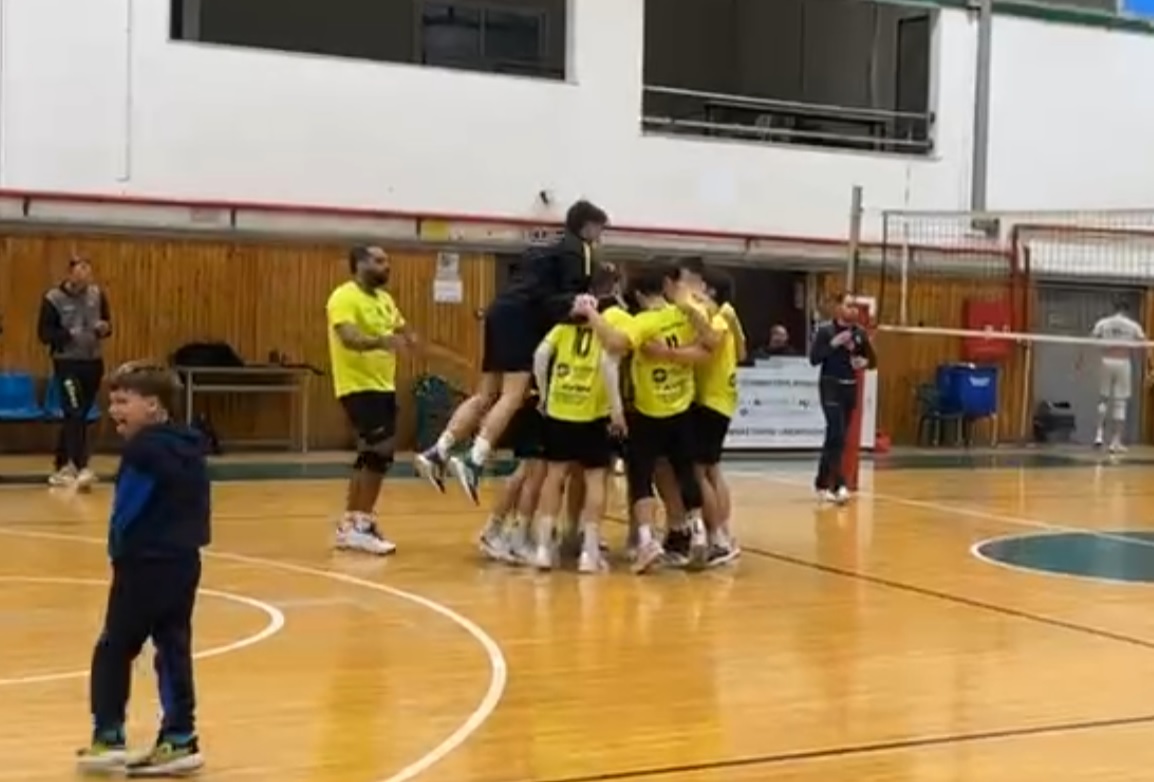 sinechizi-aptoiti-i-komotini-kerdise-1