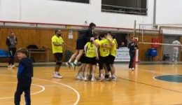 sinechizi-aptoiti-i-komotini-kerdise